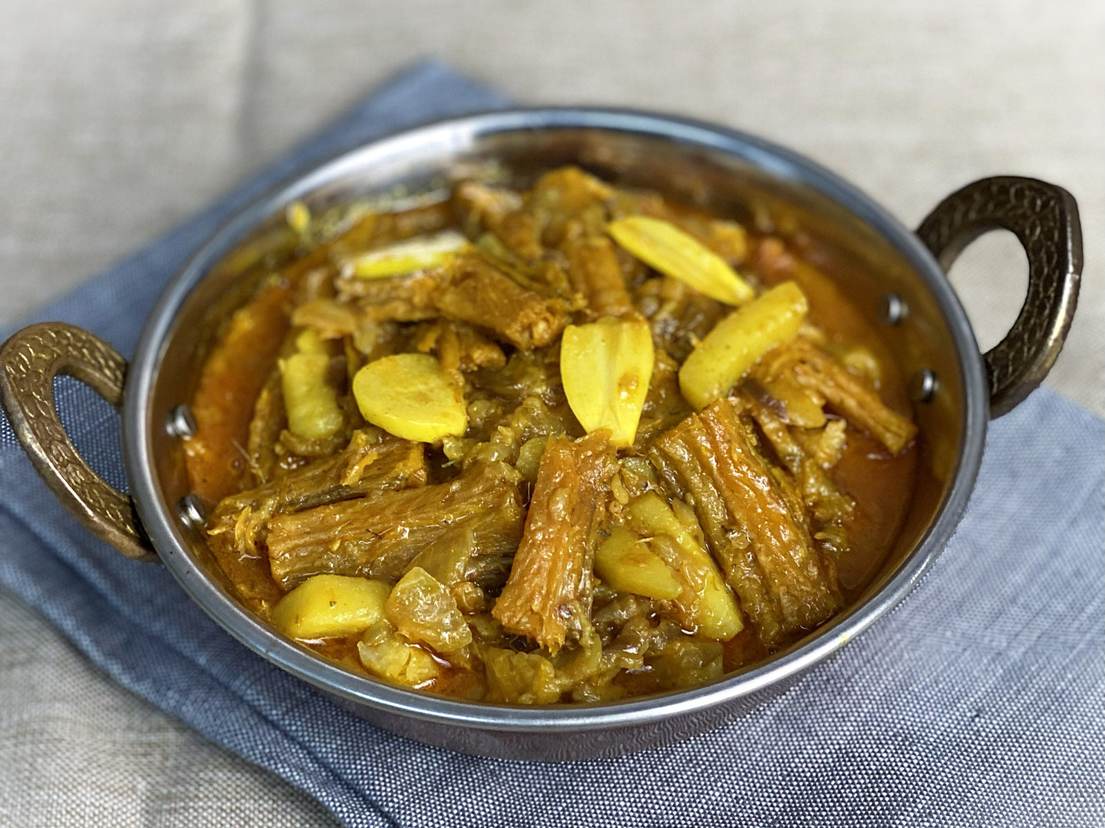 Loitta Shutki w. Aloo Begun (3 servings)