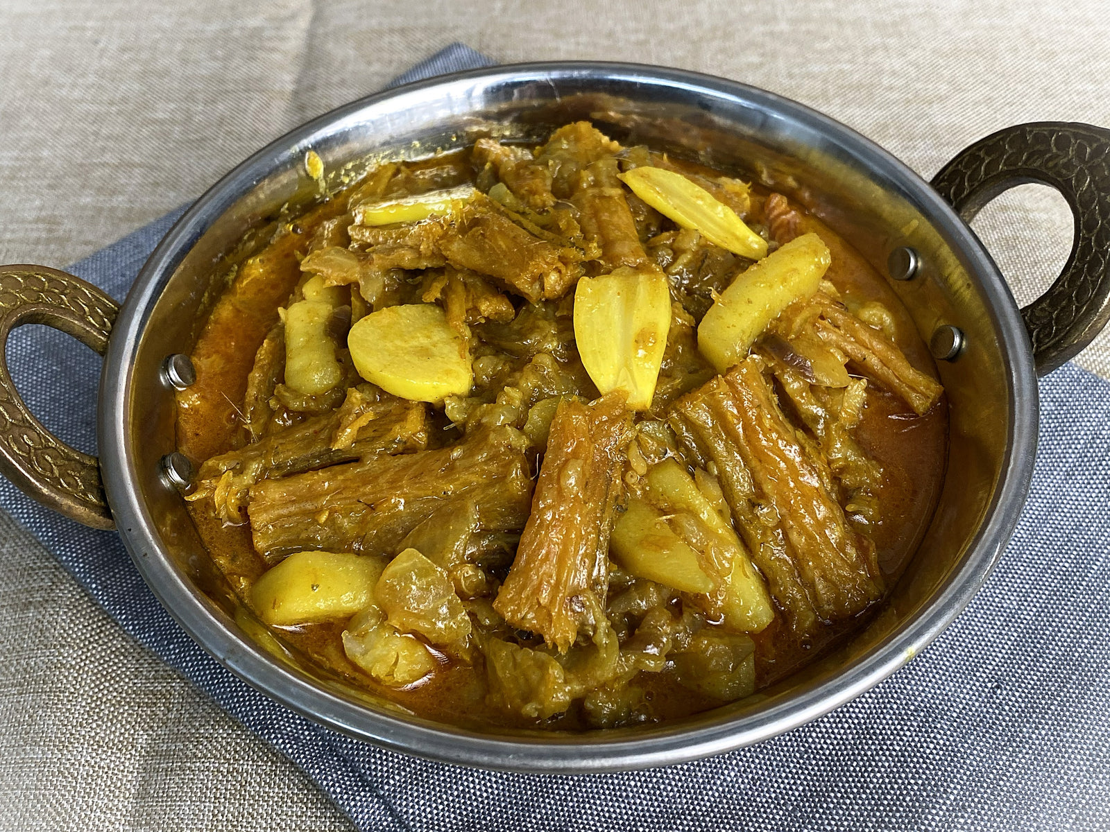 Loitta Shutki w. Aloo Begun (3 servings)