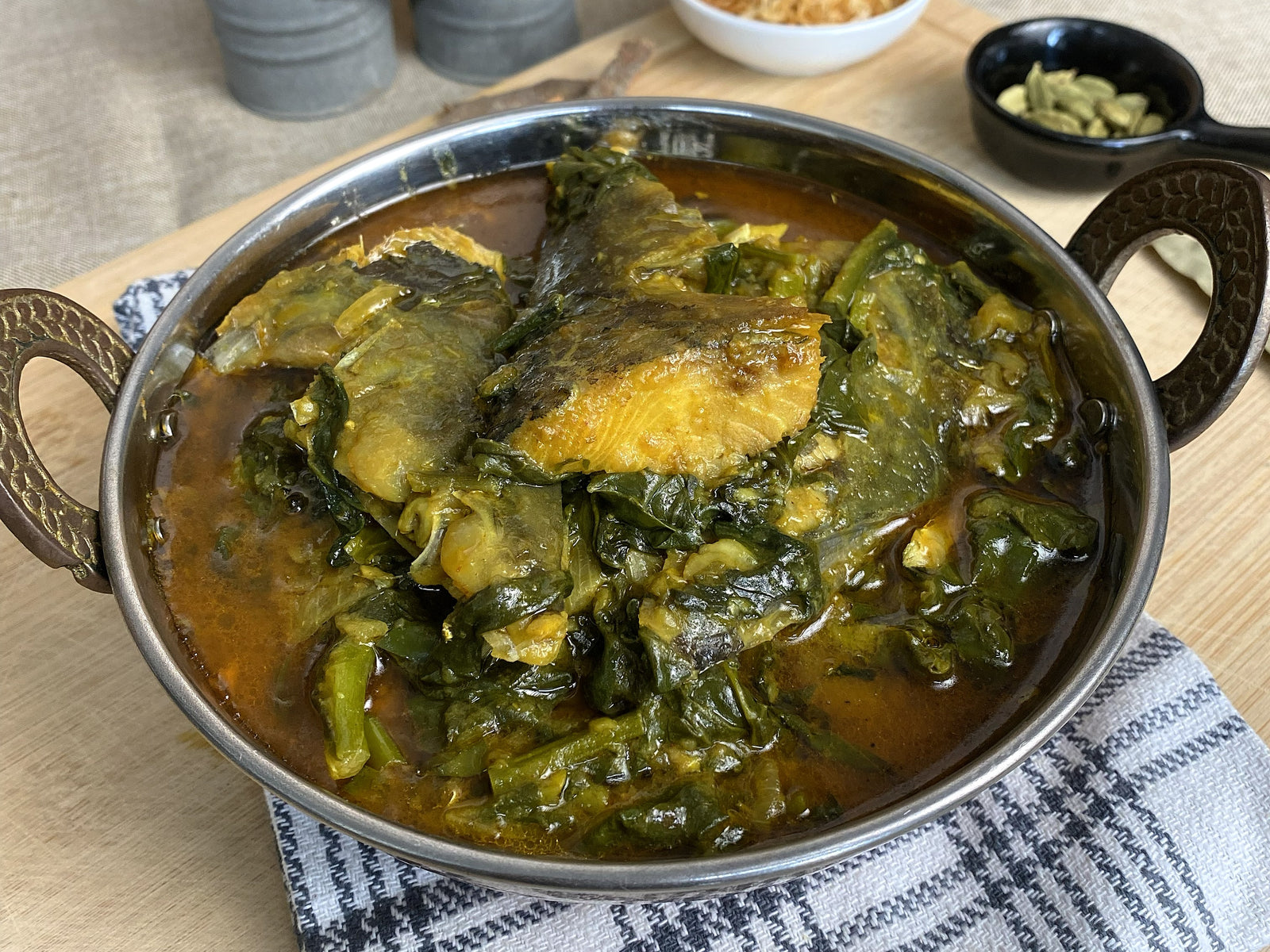 Pui Shak w. Hilsha Head (3 servings)